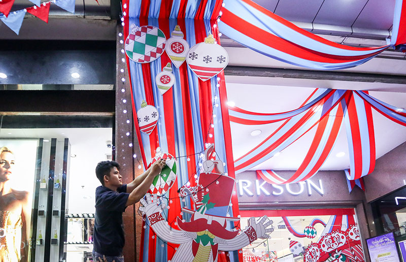 Sài Gòn trang hoàng rực rỡ trước lễ Giáng sinh